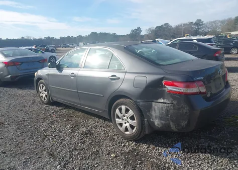 2010 Toyota Camry Le z USA, uszkodzony, nr VIN 4T1BF3EK5AU007695